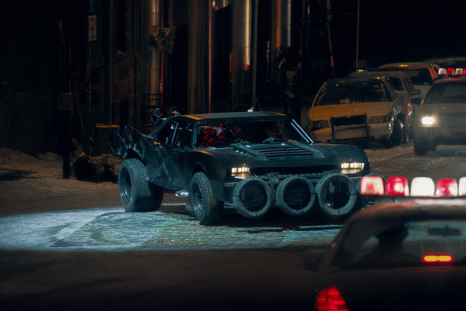 La Batmobile dans les rues de Glasgow, en plein été.