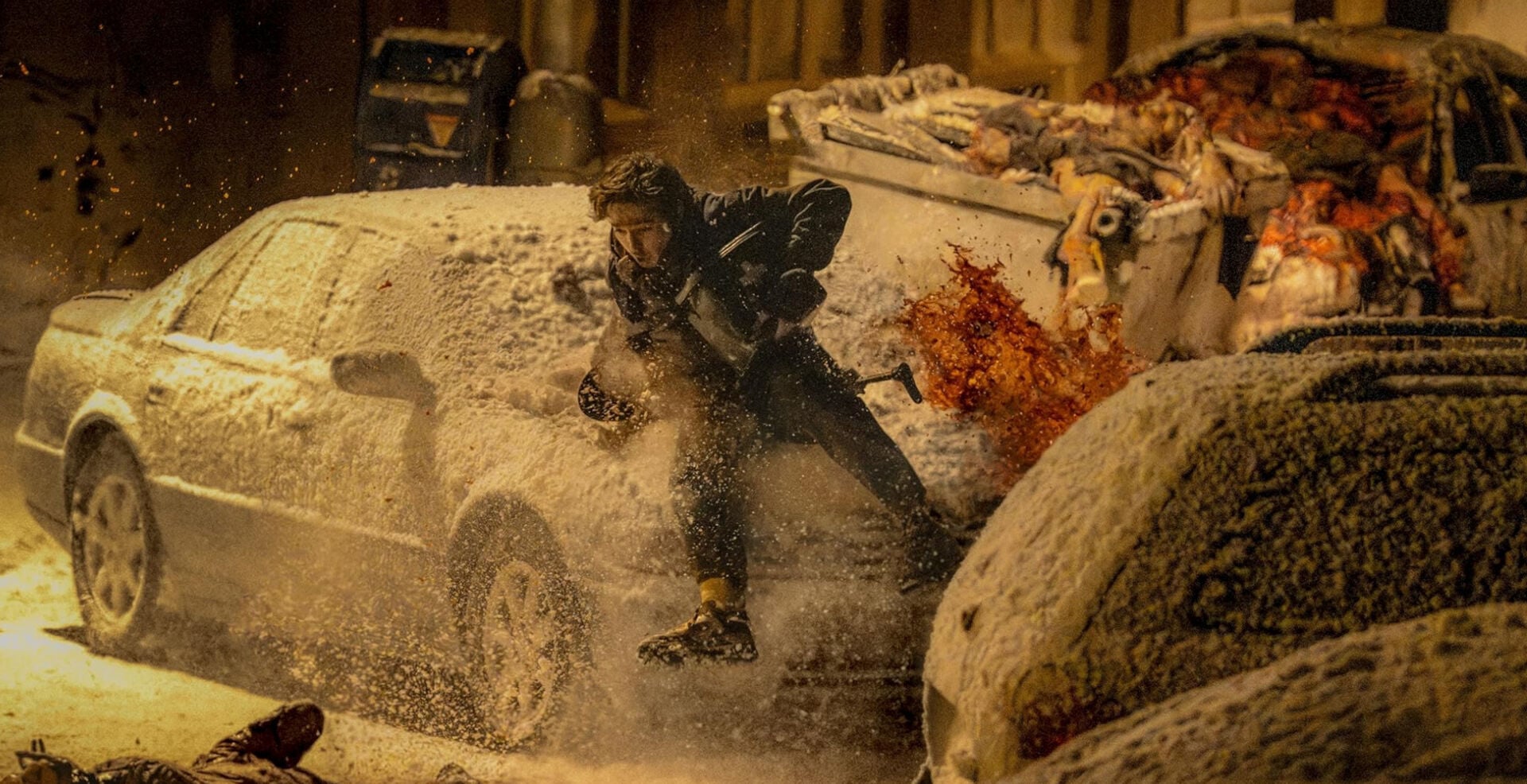 L'acteur Austin Abrams a failli perdre la vie durant cette scène lors du tournage.