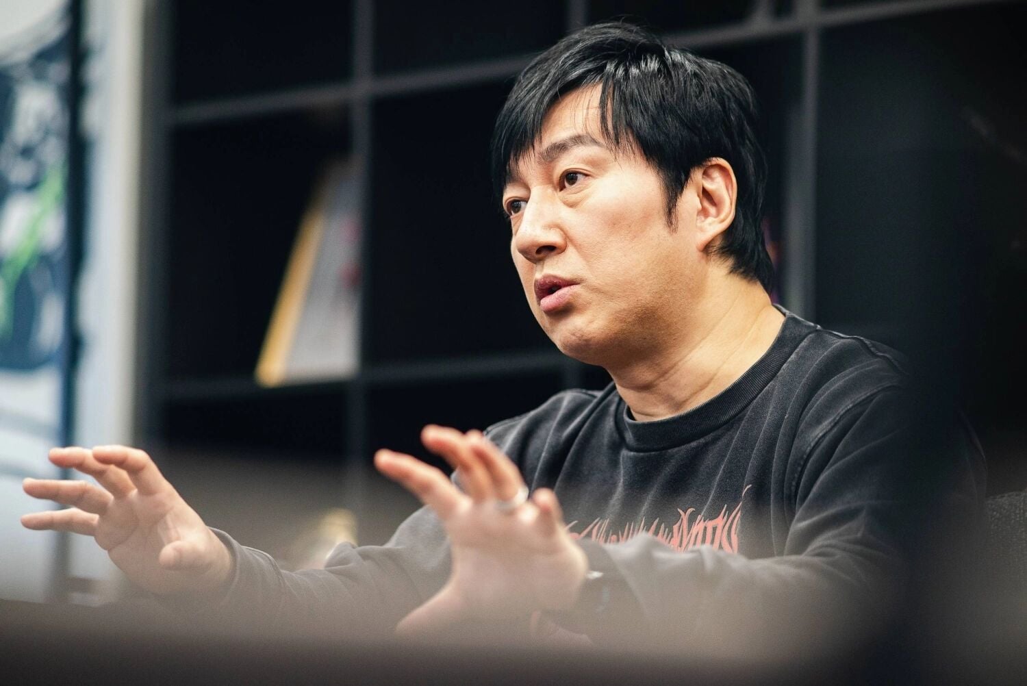 Suda 51, de son vrai nom Goichi SudaGrasshopper Manufacture tourne la page NetEase et retrouve son indépendance, avec Suda51 désormais libre de préparer les prochains projets du studio.