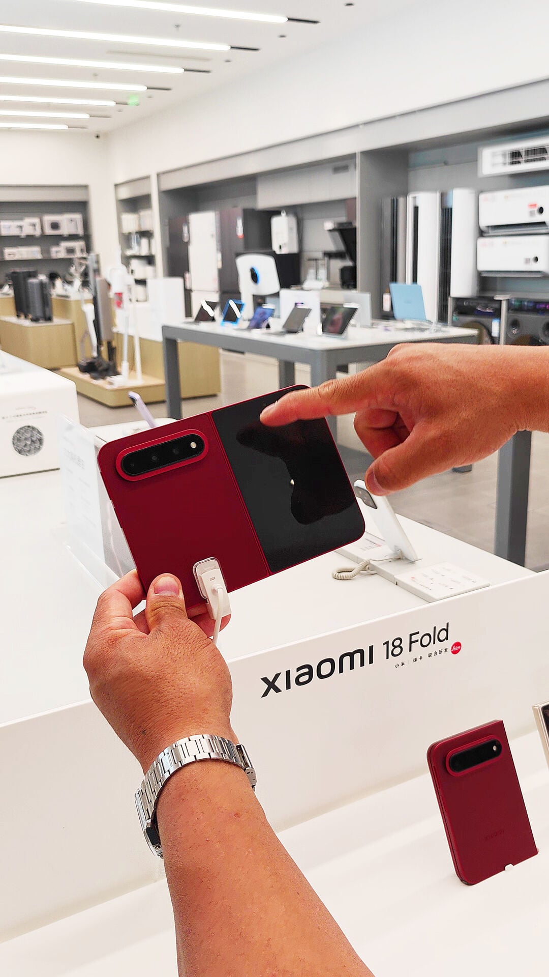 Je teste le Xiaomi 18 Fold en Chine, le rival de l’iPhone Duo qui frappe fort !