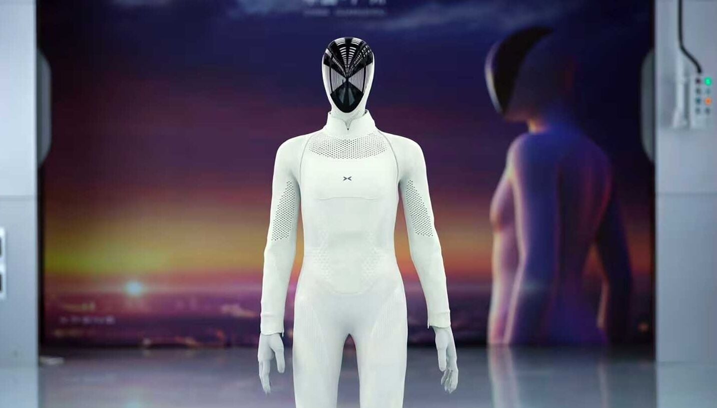 XPeng lance la production de son robot humanoïde IRON, il sait marcher tout seul